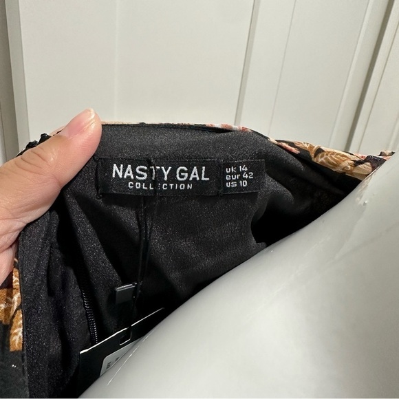 Nasty Gal Floral V Neck Fitted Mini Dress - Picture 11 of 12